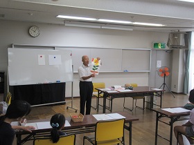「紙工作講座」の様子