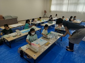 「絵画を描いて楽しもう」の様子