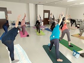 誰でもできるヨガ　講座の様子