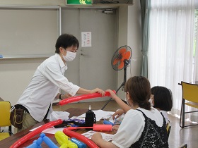 「バルーンアートを楽しもう」の様子
