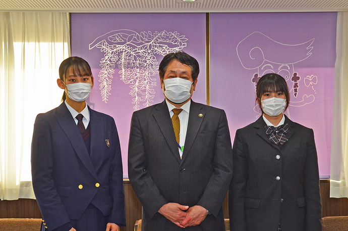 江尾瑚登葉さんと松本千尋さんと澤田市長の写真