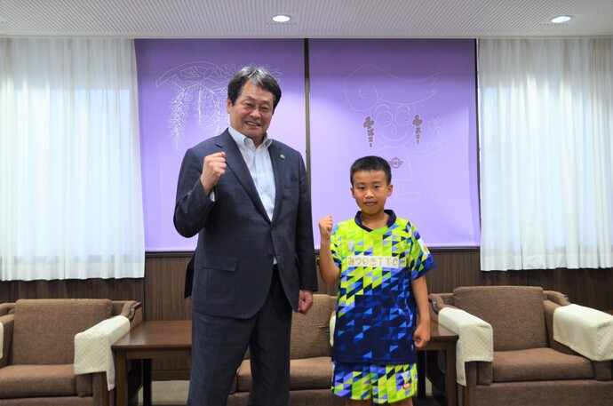 前田翔伊さんと市長の写真