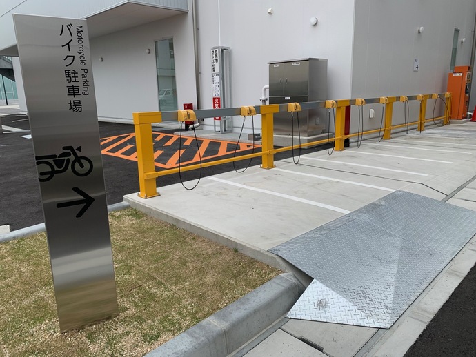 バイク駐輪場