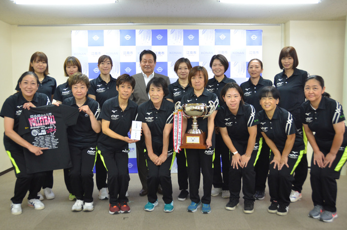 チーム「こうなん」と澤田市長の写真