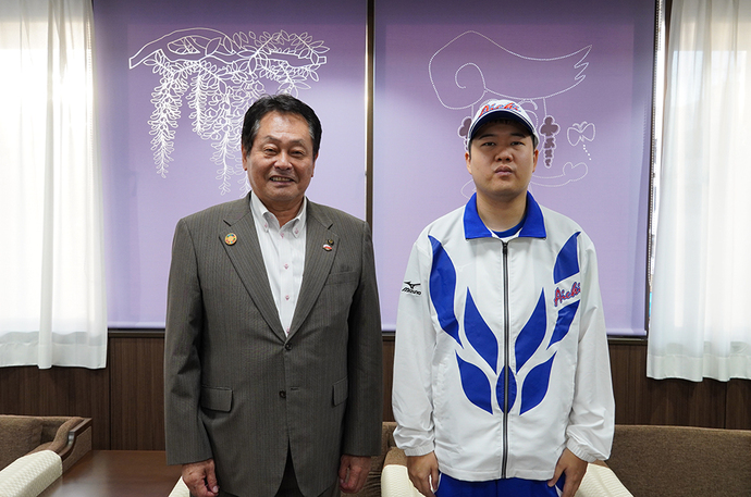 藤岡洸さんと澤田市長の写真