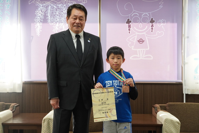 安藤優選手と澤田市長の写真
